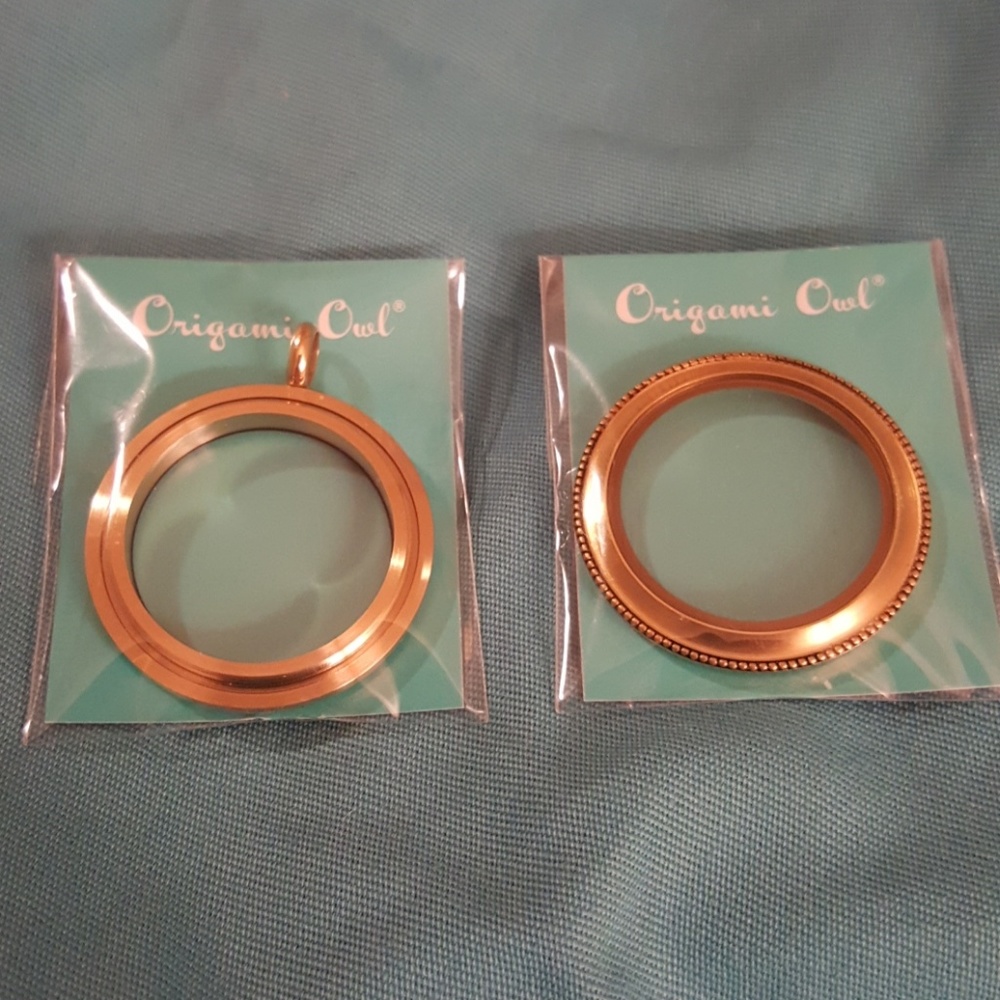 New in package large Living locket